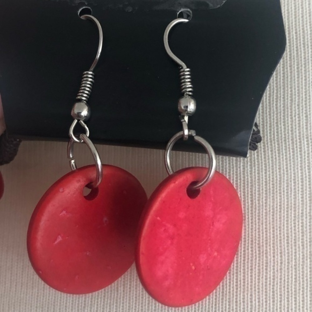 Red wooden beaded necklace and earring set - Picture 8 of 8